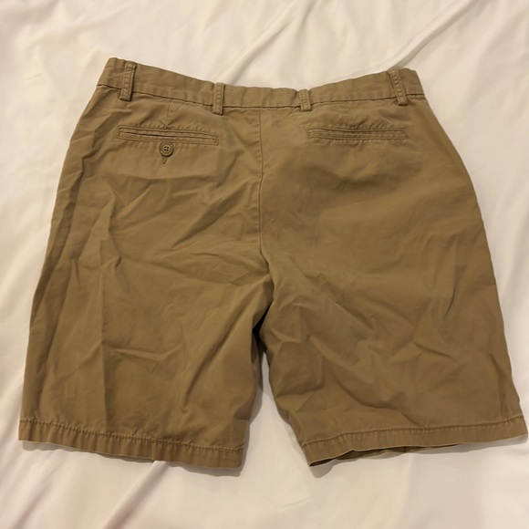 Old navy shorts - Picture 2 of 2